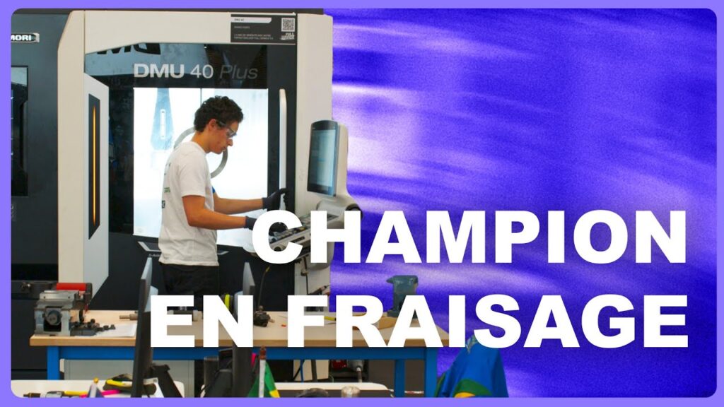 Sacha Grenèche, candidat au championnat de France WorldSkills en fraisage, devant sa machine d'usinage