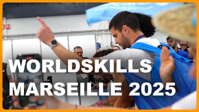 Candidats et experts lors de la compétition WorldSkills France 2025 au Parc Chanot de Marseille