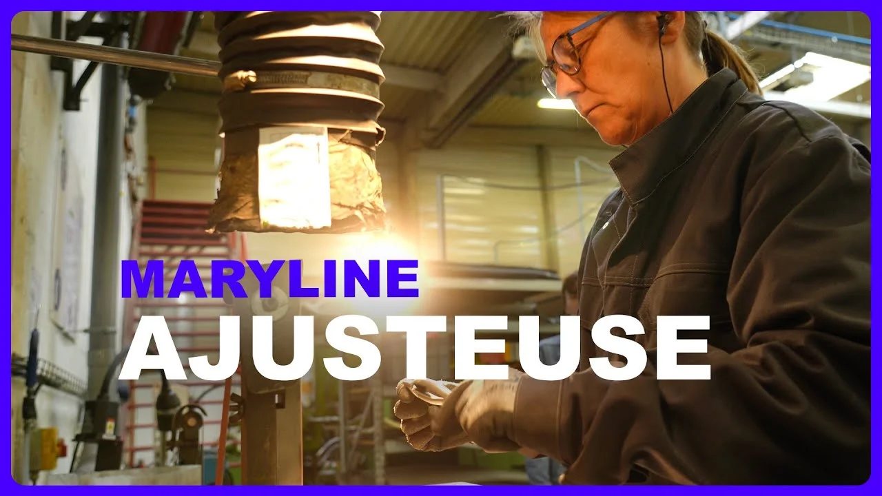 Maryline, ajusteuse chez Challenge S, à son poste